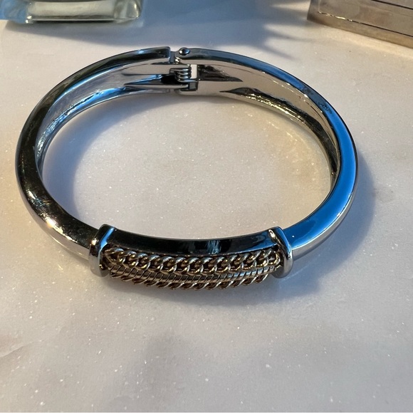 Silver fashion bangle bracelet - Picture 3 of 5
